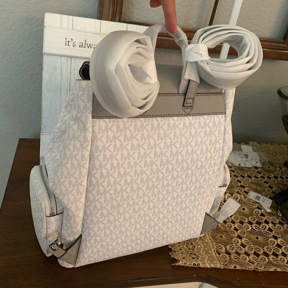 New MK backpack 🦋 large - Picture 4 of 8